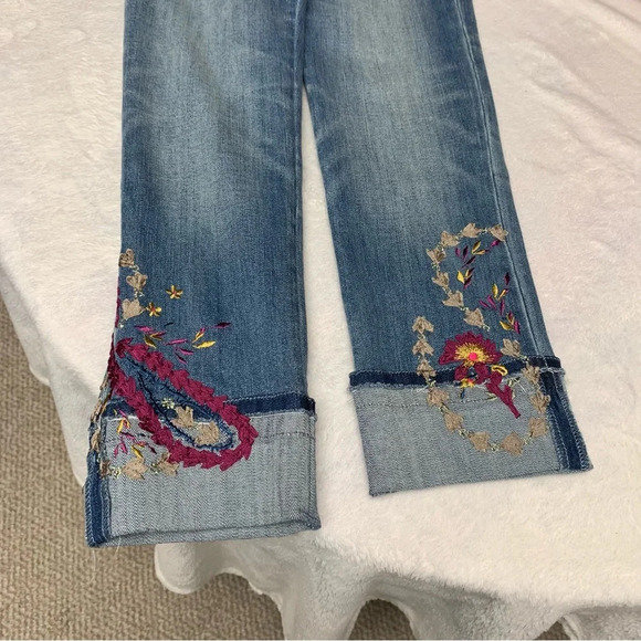 WHBM slim crop jeans size 0P multicolored stitching on the bottoms and legs - Picture 13 of 15